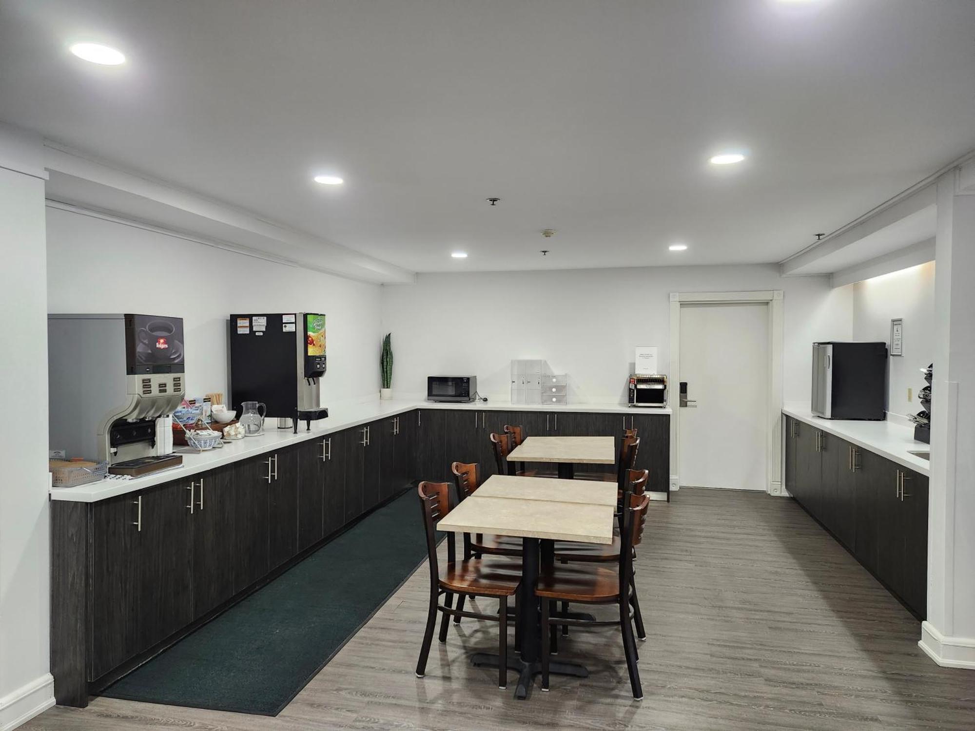 Travelodge Suites By Wyndham Сейнт Джон Екстериор снимка